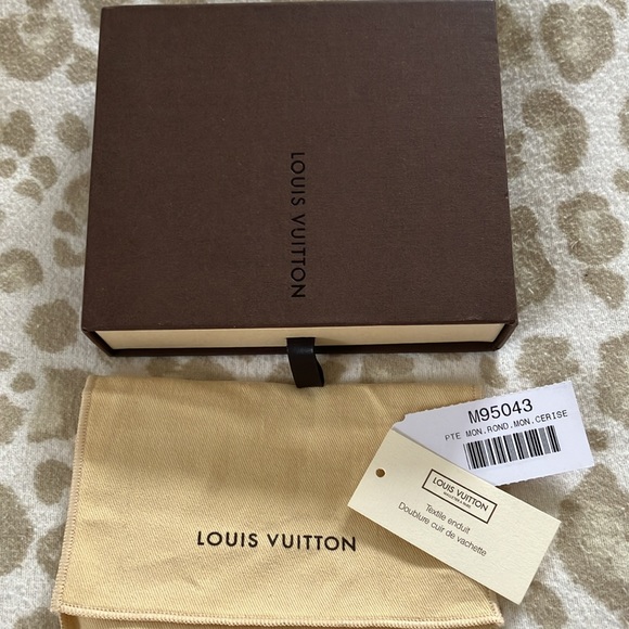 MINT CONDITION Louis Vuitton Monogram Cerises (Cherry) Coin Purse/Pouch - Picture 2 of 10